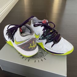 Kyrie 5 (Mamba Mentality Size 4)