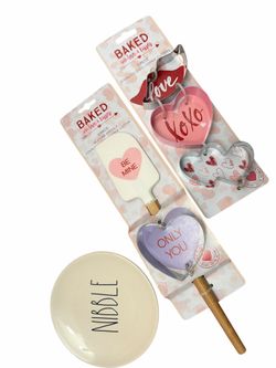 Rae Dunn 6” Plate  valentines set and Heart-Shaped Cookie Cutter Set