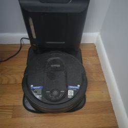 Shark Robot Vacuum  With Charging Dock