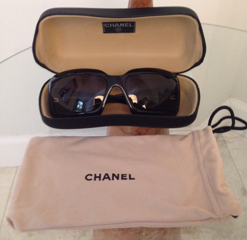 Chanel 6022-Q Brown CC Logo Sunglasses. Made in Italy