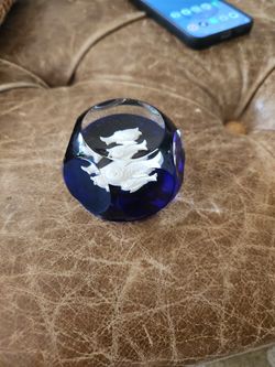 Baccarat Pisces Zodiac Sulfide Art Glass Paperweight
