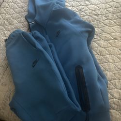 BLUE NIKE TECH SMALL