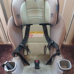 Graco Child Car Seat. Given by AAA  after very minor Accident.   Just Take Cover Off To Wash.  Fits 1 - 7 YearOld  