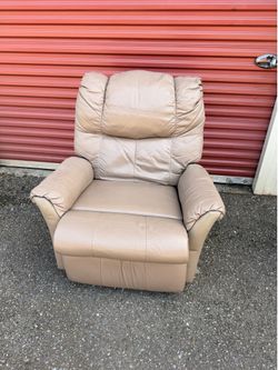 LAZBOY in Tan Leather Upholstery