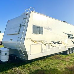 2005 Sandpiper Triaxial Toyhauler 38ft