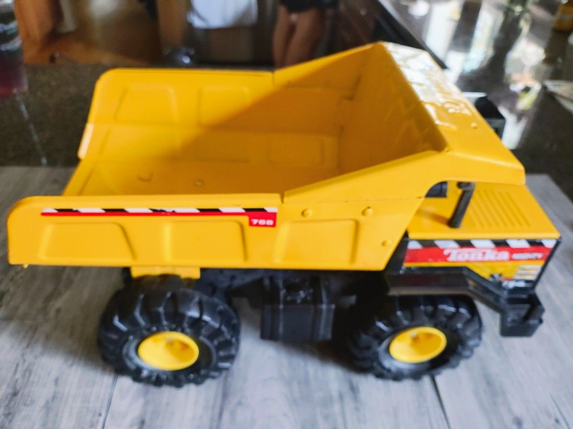 TONKA 768 MIGHTY DUMP