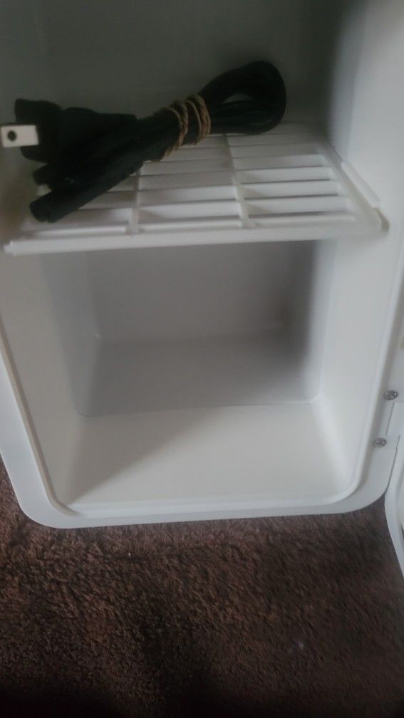 Small Mini Make Up  Fridge 