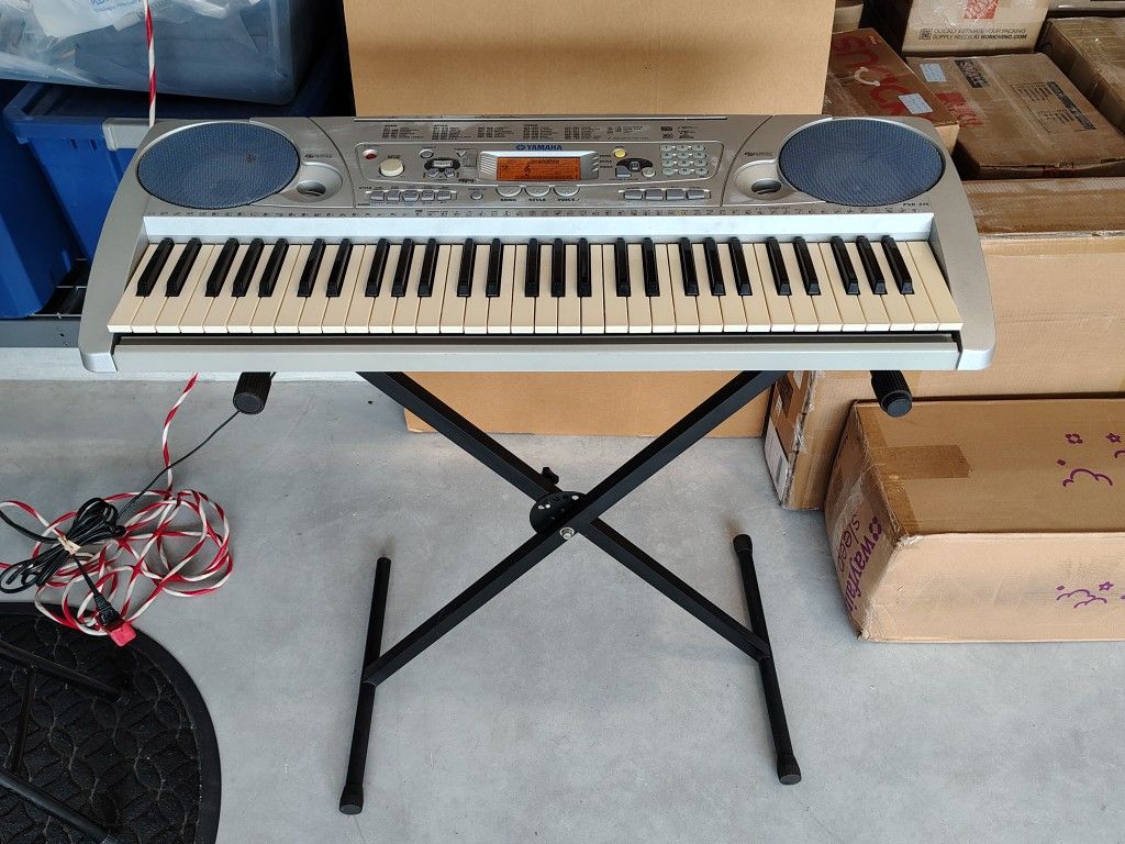 Yamaha PSR-275 61-Key Electronic Keyboard with Stand