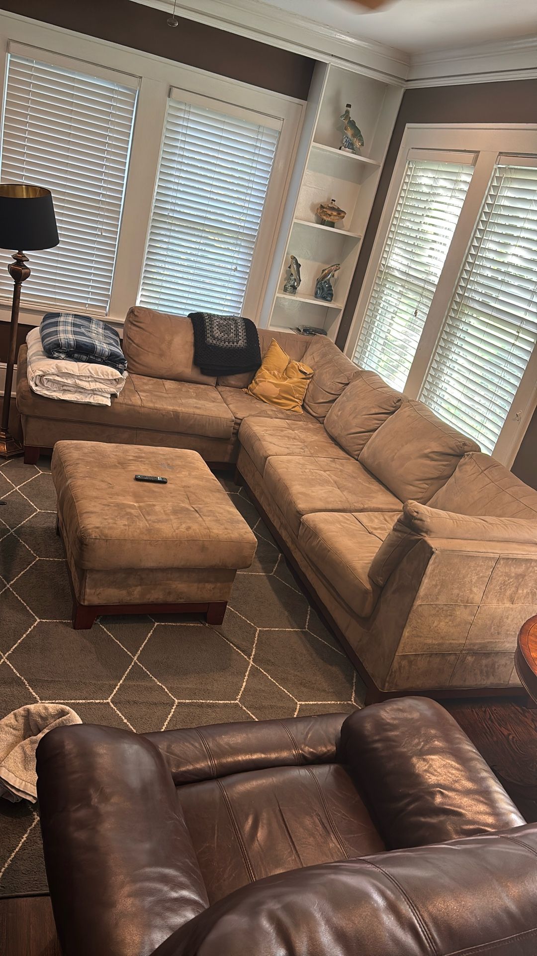 L-Shaped Sectional Couch with Ottoman – Great for Lounging