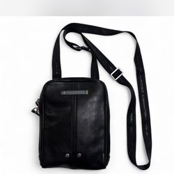 Piquadro Italian leather Men’s Crossbody Travel Passport Pouch