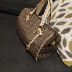 Michael Kors Crossbody Pursed 
