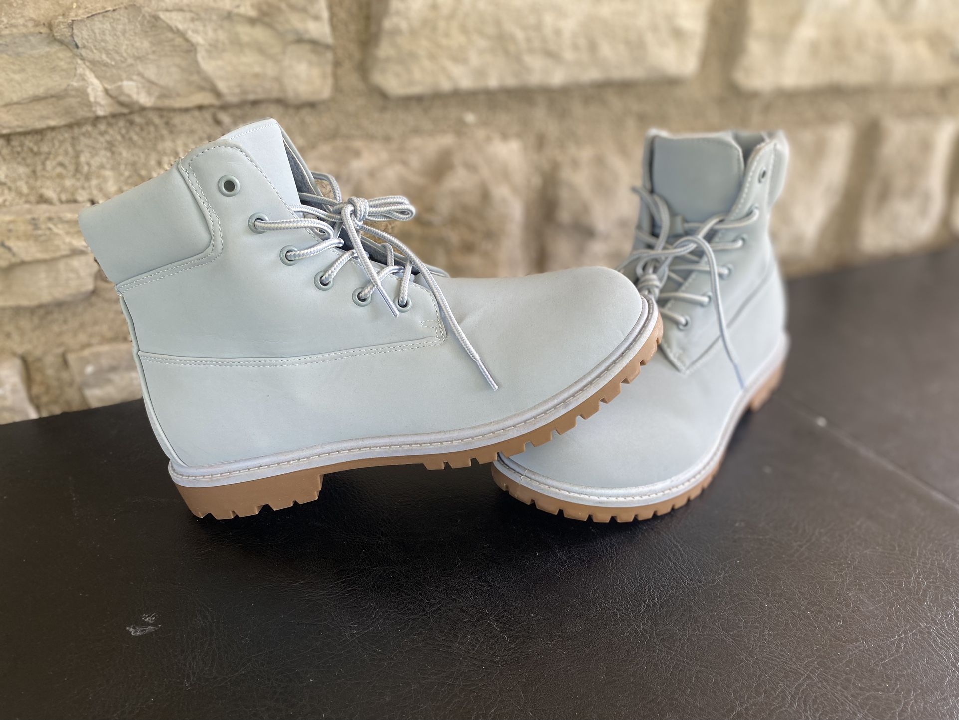 New Wild Diva Boots ( pick up only ) Size 7.5 Women’s $25 FIRM