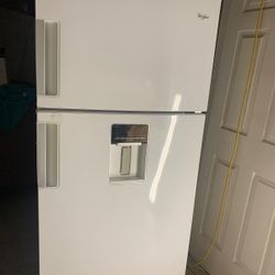 whirlpool refrigerator in good condition for sale 