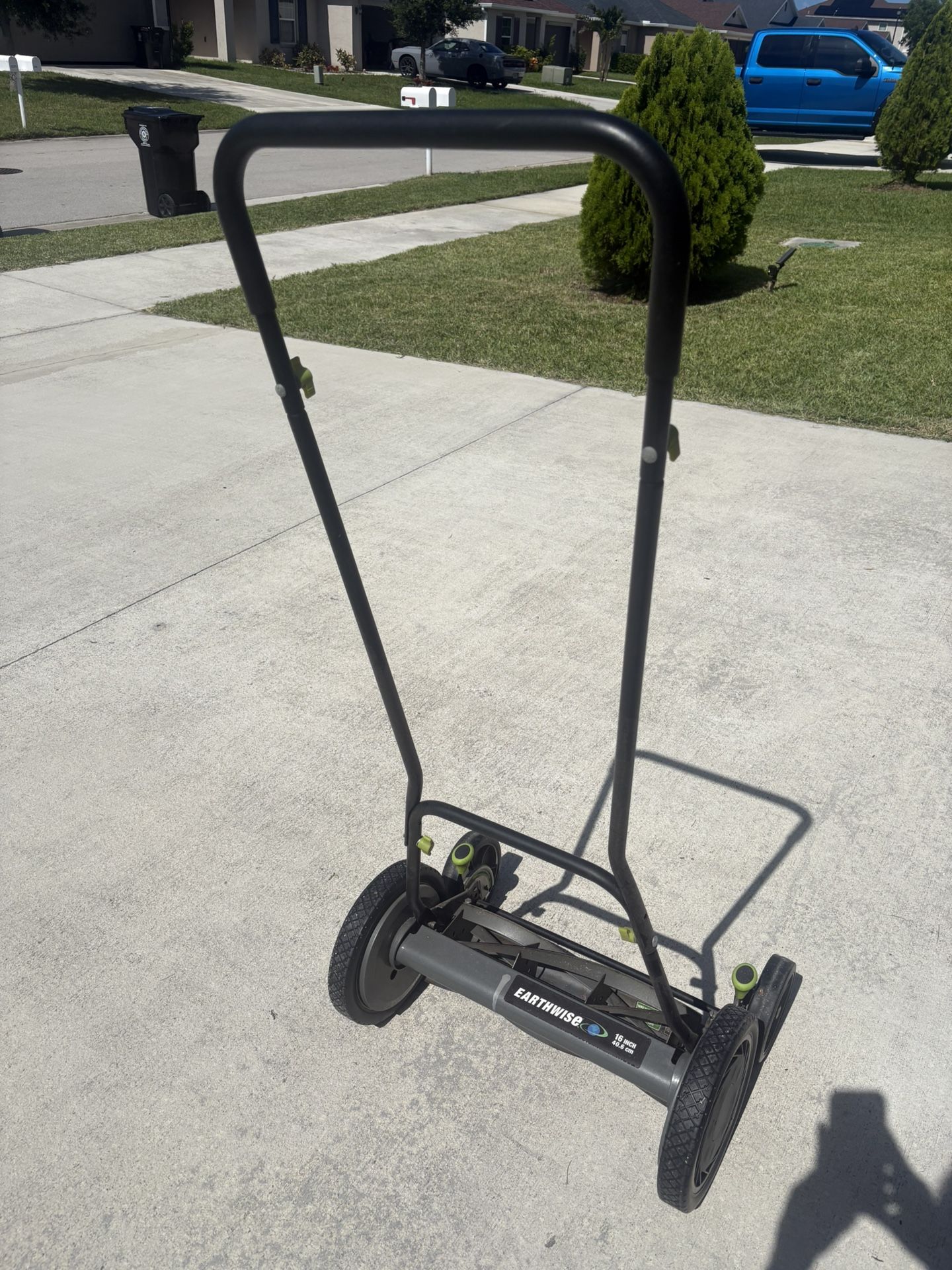 Lawn mower EARTH-WISE 16” (40.6 cm) In Good Condition