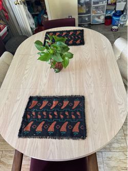 Kichen table & 2 chairs