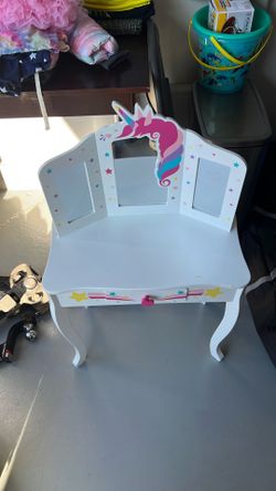 Little girls vanity
