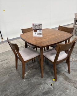 Beautiful! 5-Pc dining table set mid century modern