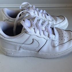 2.5Y White Nike Air Force Ones