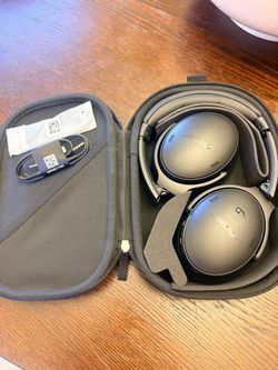 Bose Quietcomfort Headphones Black New Noise Canceling