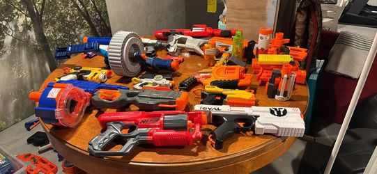 Collection of Nerf weapons (machine/shot/rifle/pistol) over 20