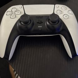 White PS5 Controller Need Gone ASAP 