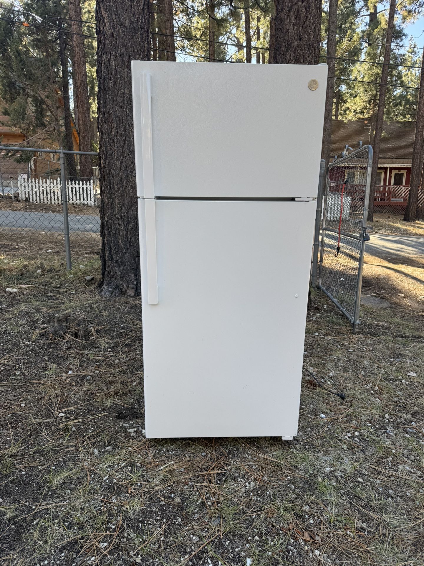 GE Refrigerator 