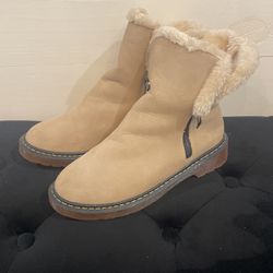 Women’s fur lined boots size 7
