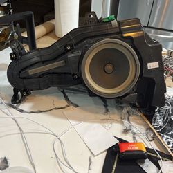 B&O Bronco Subwoofer New
