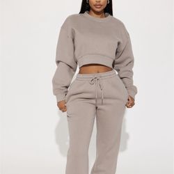 Fashion Nova Jogger Set (XS) 