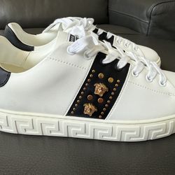 Versace  Medusa Studded Low-Top Sneakers