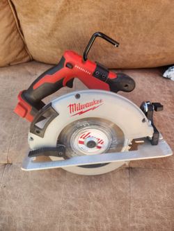 Saw circular milwaukee m18