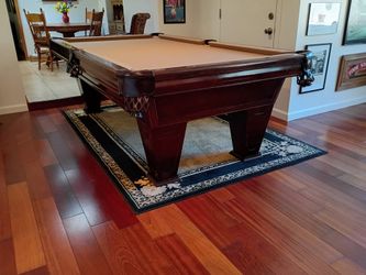 8’ Brunswick Ventura Pool Table