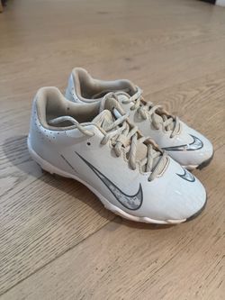 Nike softball cleats