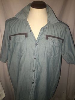 Under Armour button down shirt size xL very nice
