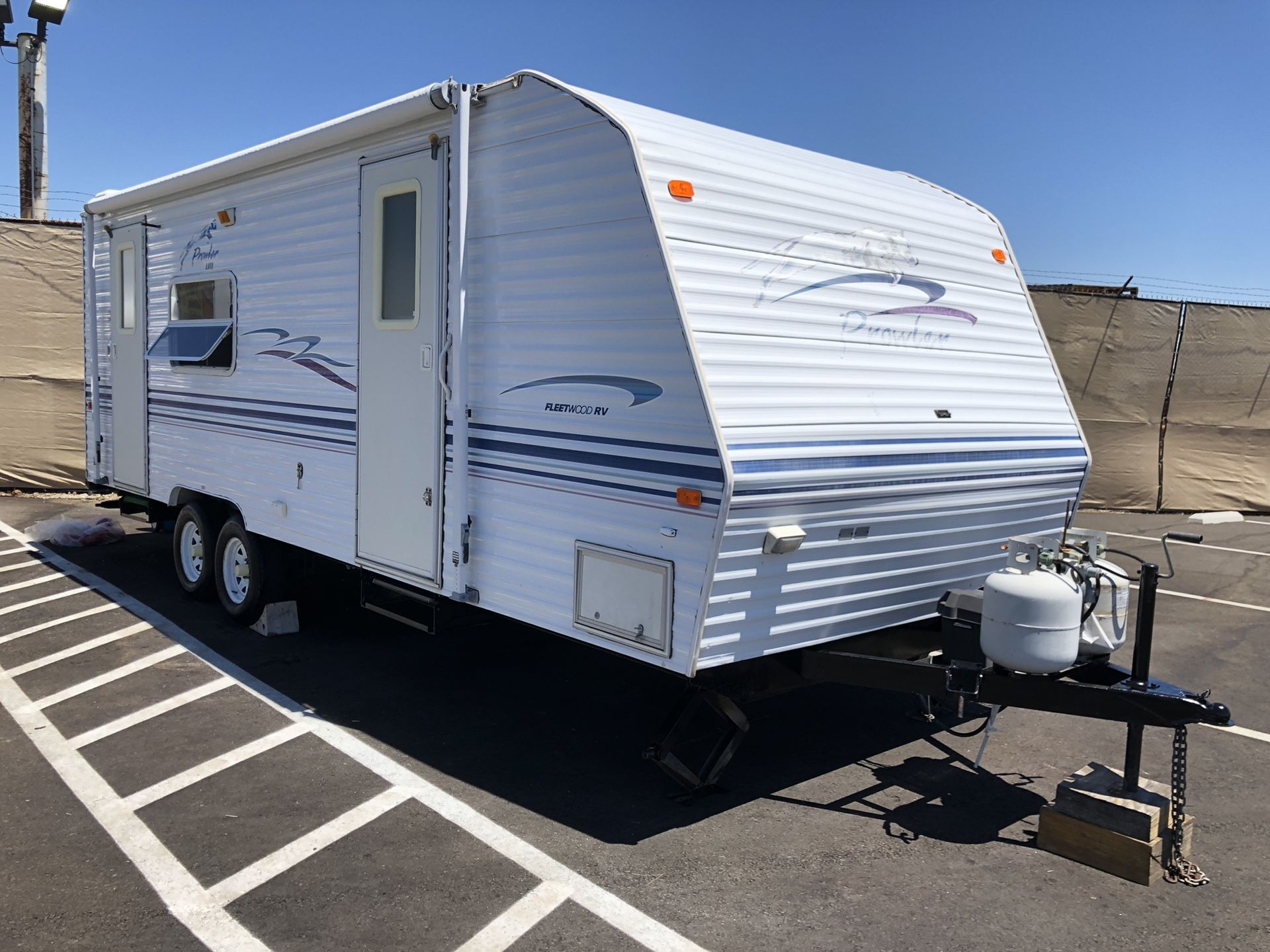 2000 Prowler 22FT. Travel Trailer W/Slide