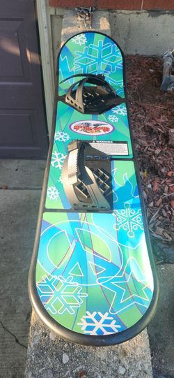 Like New Flexible Flyer Avenger Kids Snowboard 