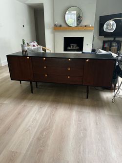 Sideboard table: Brand Article