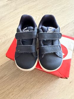 Nike court royale