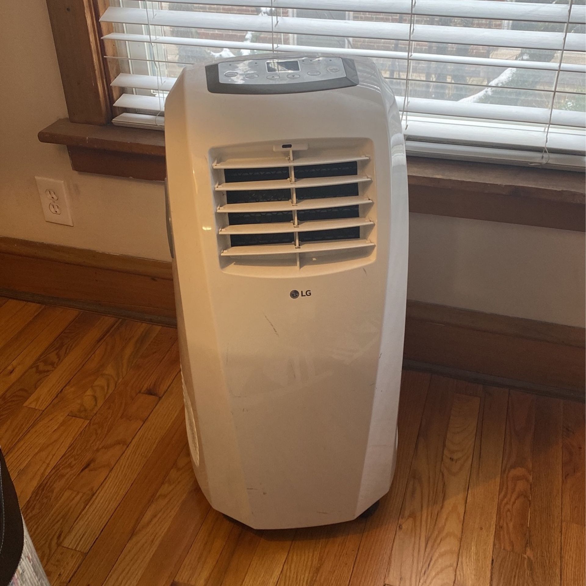 LG Portable Air conditioner / Dehumidifier