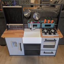 Play Kitchen Set