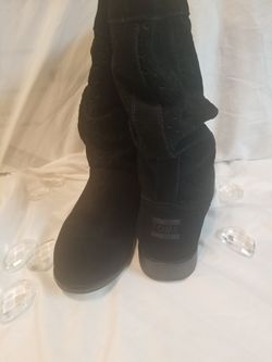 Tom's size 7 boots