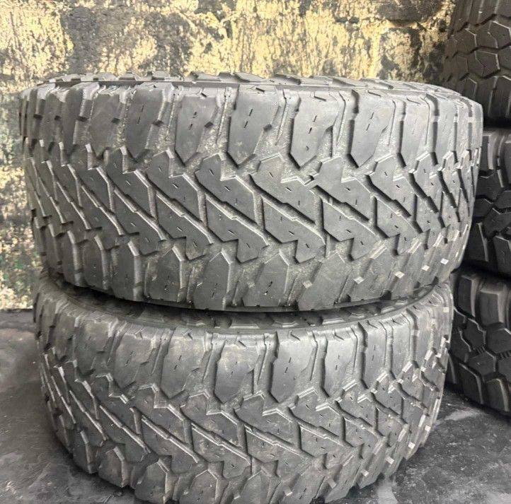 33 X 12.50 R17 Yokohama Set of 2 Used