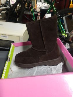 Cute Brown Suede Boots