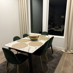 Dinning Table With 6 Chairs 