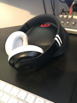 Custom black and white studio beats 2
