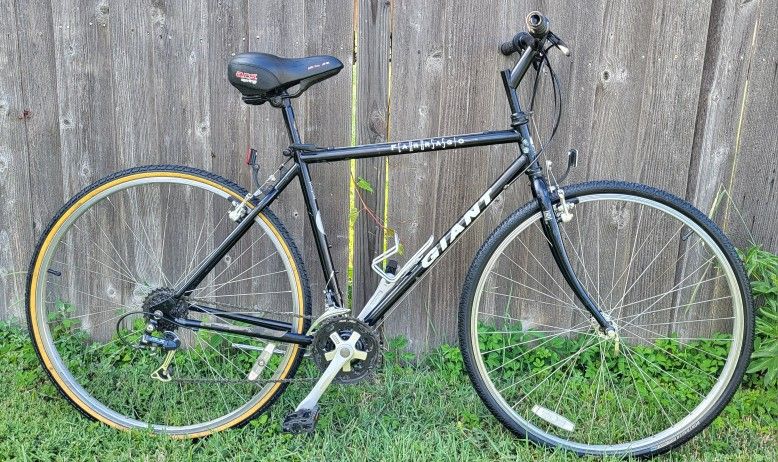 Giant 700C Hybrid Wheels Adult Bicycle 21 Speed Bike  Ready To Go 