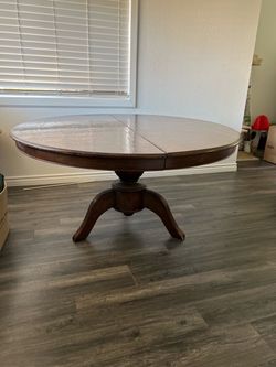 Round Wood Pedestal Dining Table