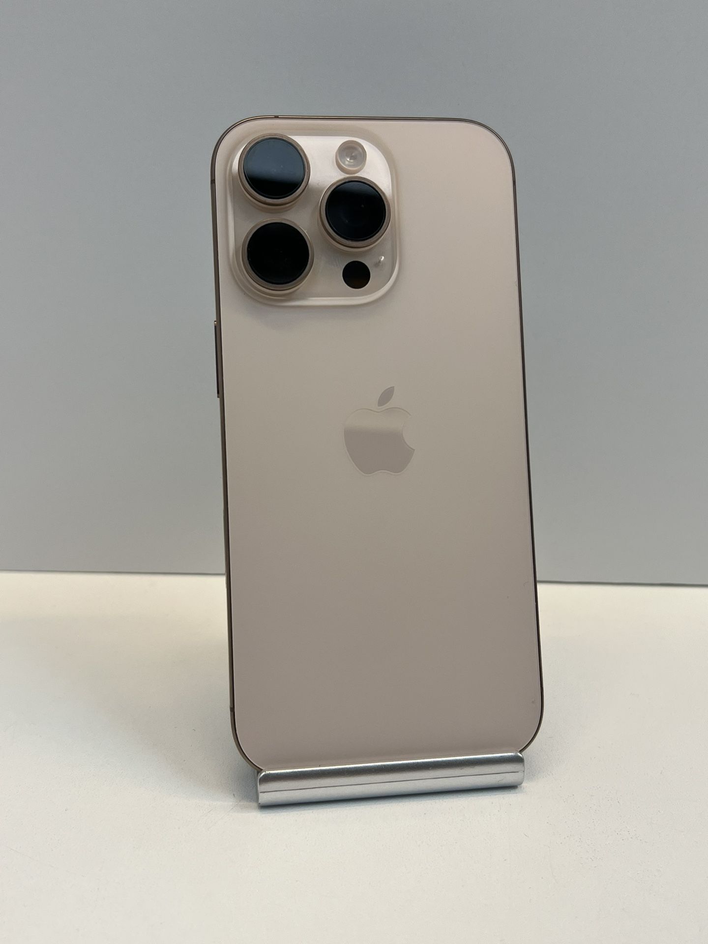 Apple iPhone 16 Pro 128gb. ( UNLOCKED)