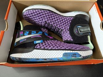 Nike Air Zoom Unvrs 