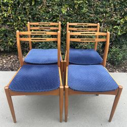 Set of 4 Mid Century Modern Dining Chairs